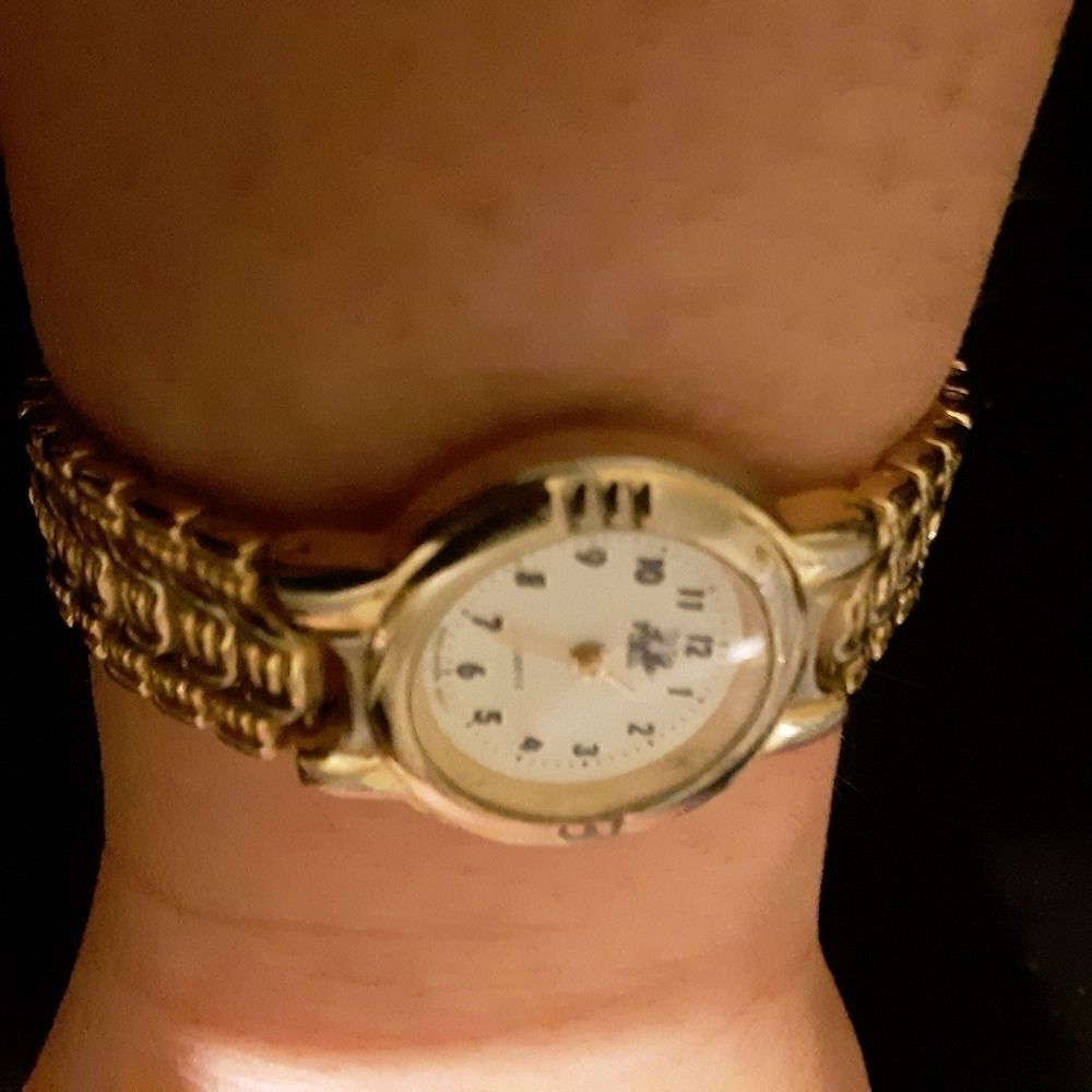 Golden L.A. STYLE watch - Picture 2 of 7